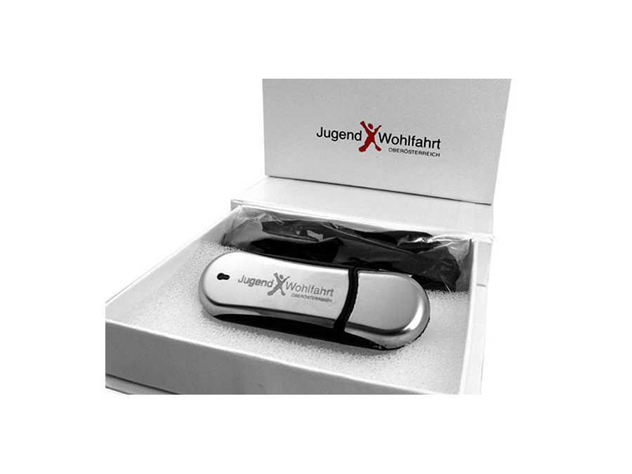 Hochwertier Chrom USB-Stick mit Logo in Magnetklappbox Geschenkbundle