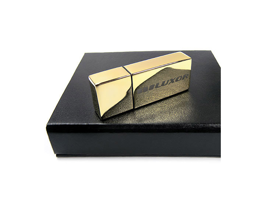 Goldener USB Stick mit Logodruck in Geschenkverpackung