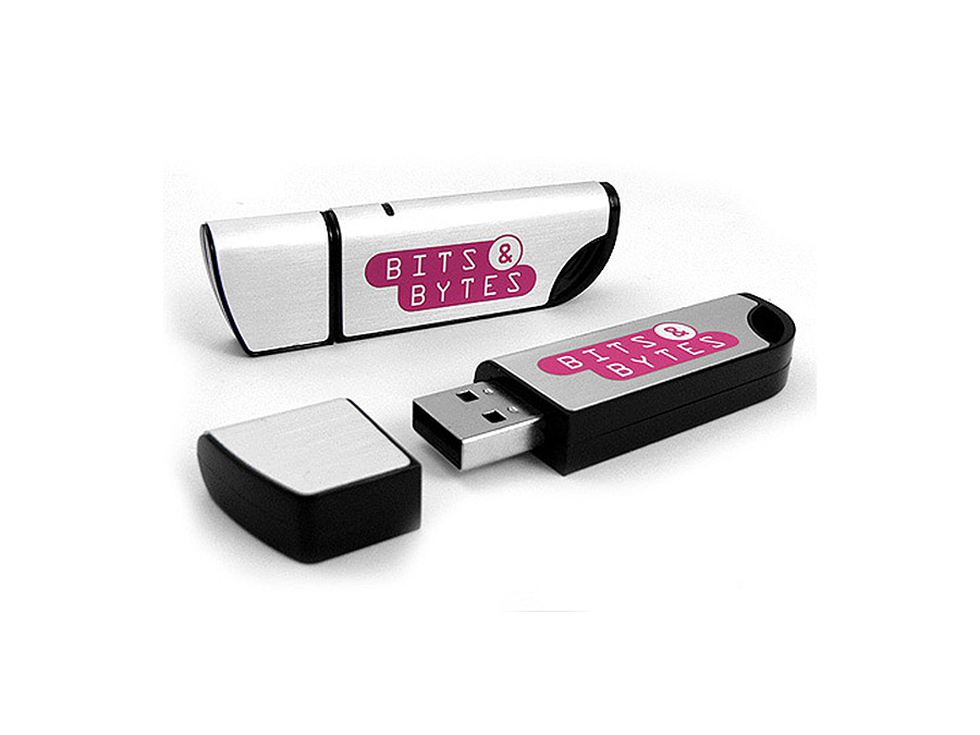 Aluminium USB-Stick in Schwarz mit bits und bytes Aufdruck