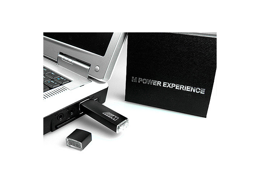 BMW Power Experience USB-Stick mit Geschenkverpackung und Logo als heißfolienprägung