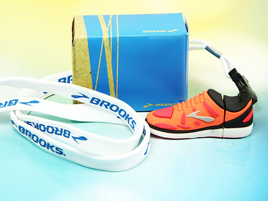 Brooks Sportschuh mit Lanyard und individueller Faltschachtel