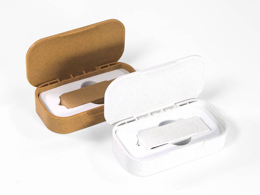 Nachhaltige USB-Sticks in dekorativen Gehäusen aus natürlichem Material, ideal für individuelle Logos und umweltbewusste Werbung.