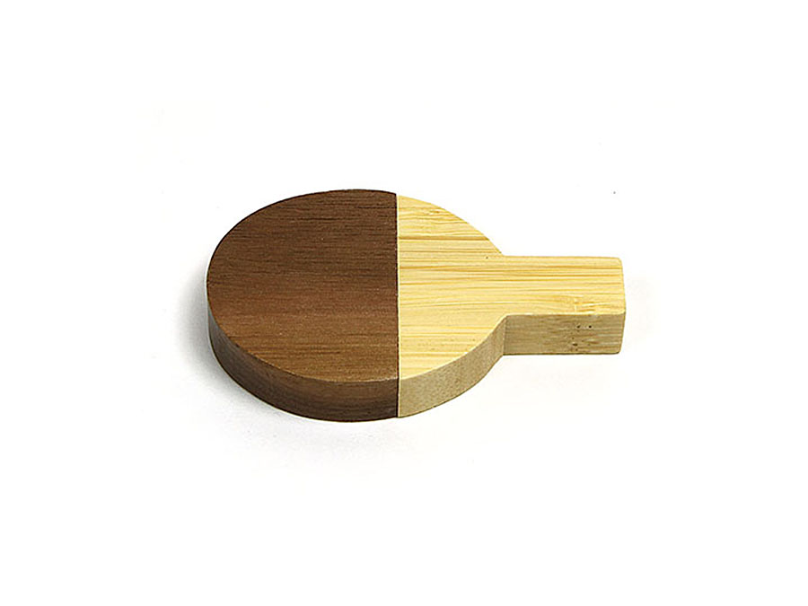 Tischtennisschläger aus Holz mit Logo