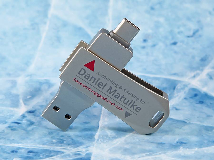 USB-Stick mit robustem Metallgehäuse und individuellem Druck für Firmenlogo und Kontaktdaten. Ideal für Werbung und Marketing.