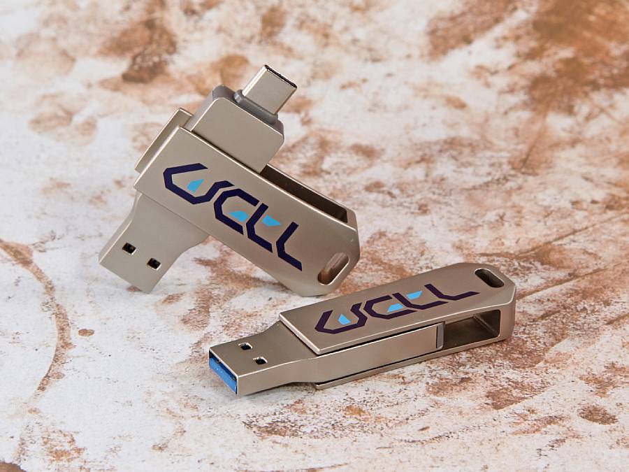 USB-Sticks mit robustem Metallgehäuse und bedruckbarem Logo-Bereich, perfekt für Werbezwecke.