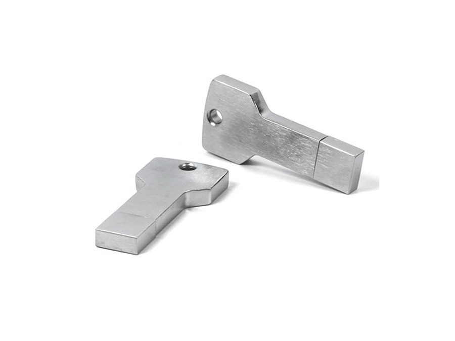 Metallschlüssel mit USB-Stick und Deckel aus Metall