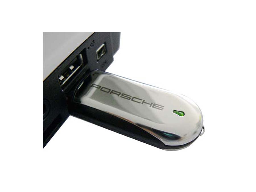 Porsche Werbeartikel USB-Stick mit Gravur des Logo