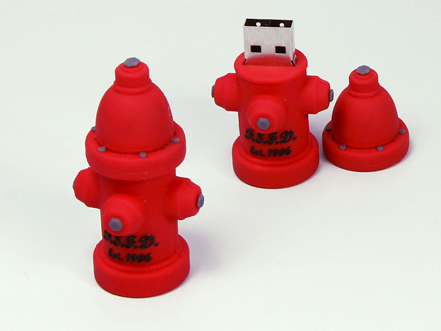 Roter Hydrant USB-Stick als Feuerlöscher mit Wasser in Sonderform