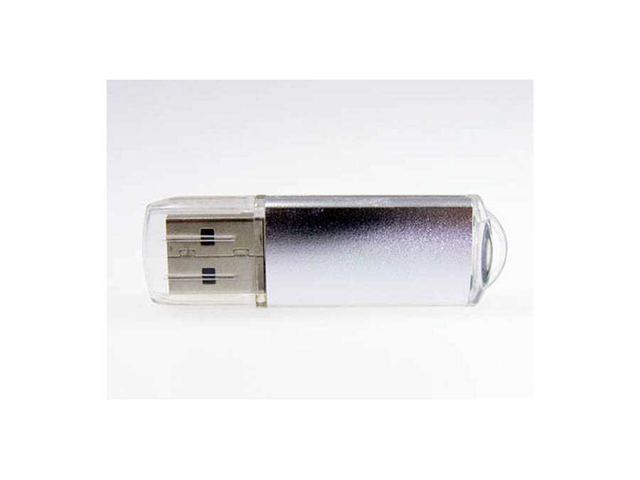 Seitenansicht eines kleinen silbernen Metall USB-Sticks