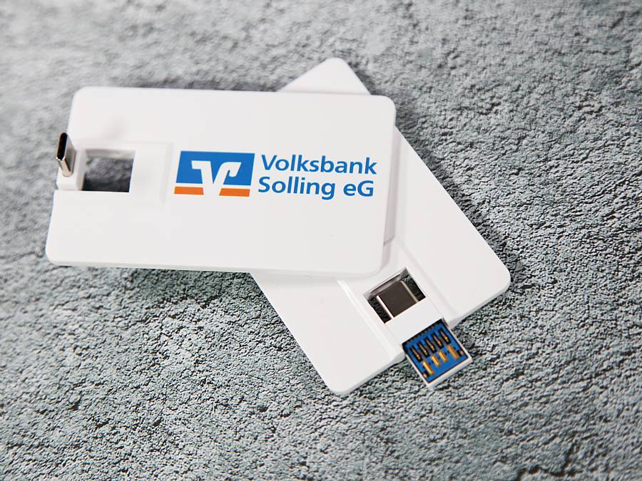 Werbe-USB-Stick mit weißem Gehäuse, USB-C- und USB-A-Anschluss sowie Platz für individuelles Logo.