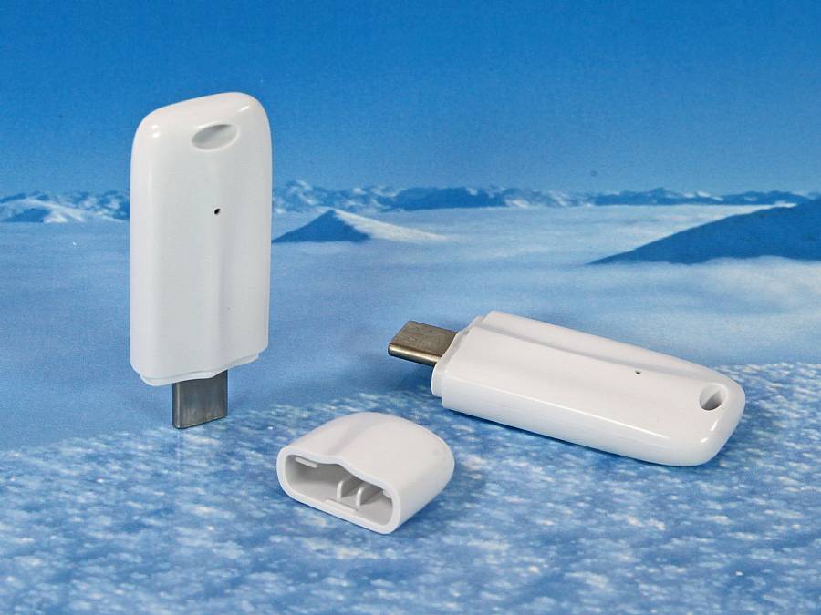 USB-C-Stick in elegantem Weiß mit abnehmbarem Deckel und Platz für individuelle Logos. Ideal für Werbung und Promotion.
