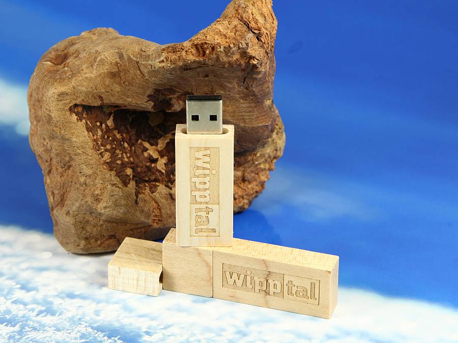 usb stick aus holz mit gravur