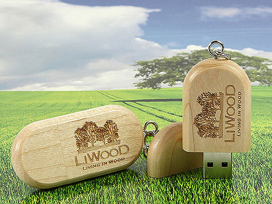 USB-Stick Handschmeichler aus Holz mit Gravur