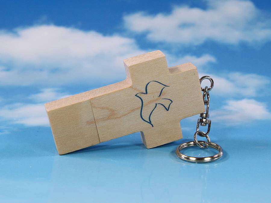 USB-Stick in Form eines Kreuzes aus Holz mit Taube, ideal für religiöse Anlässe und personalisierbarem Logo-Bereich.