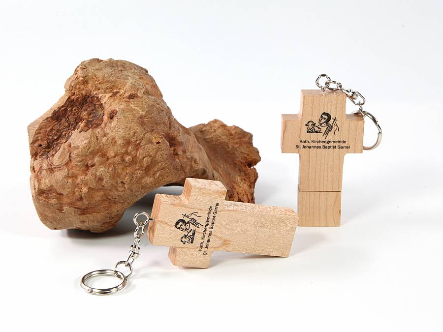 USB-Stick in Kreuzform aus Holz, bedruckbar mit individuellem Logo, eignet sich hervorragend für religiöse Anlässe.