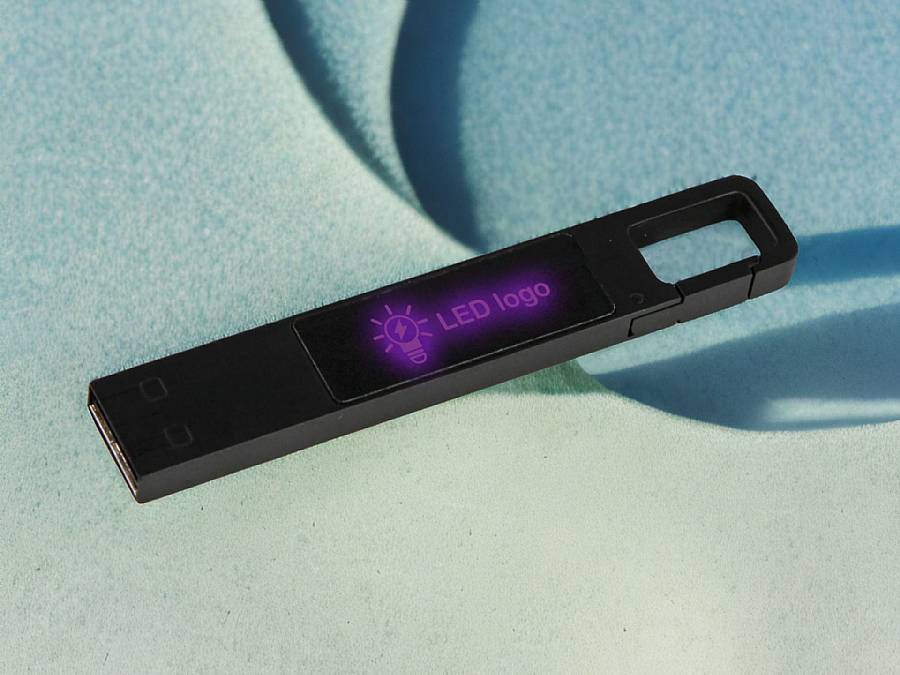 USB-Stick in Schwarz mit LED-Anzeige und Platz für individuelle Logo-Gestaltung, ideal für Werbezwecke.