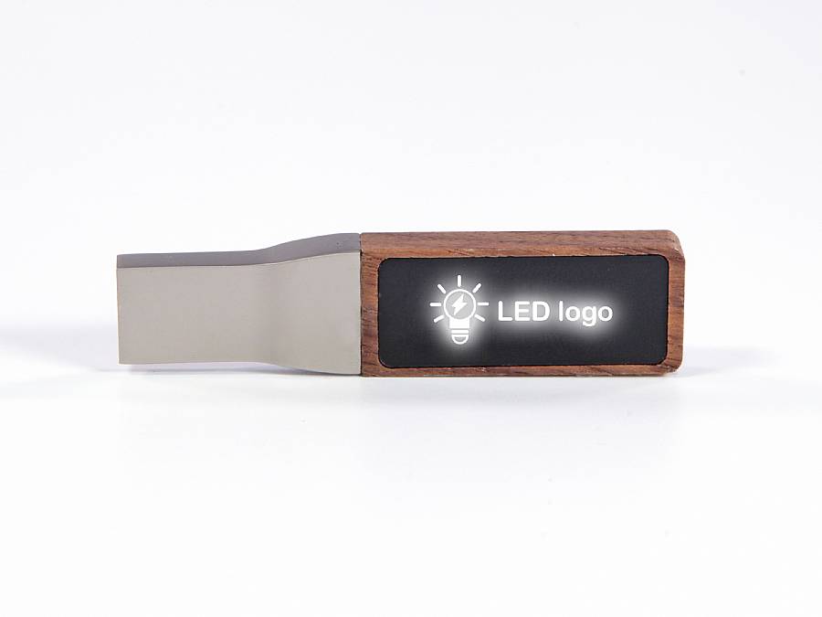 USB-Stick mit elegantem Holz- und grauem Gehäuse sowie LED-Beleuchtung für individuelles Logo-Design.