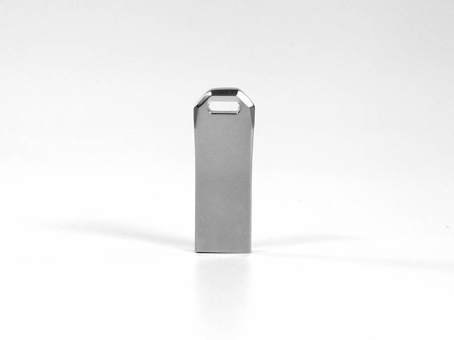 USB-Stick aus mattem Metall in schlichter, eleganter Form, ideal für individuelles Branding mit einem Firmenlogo.