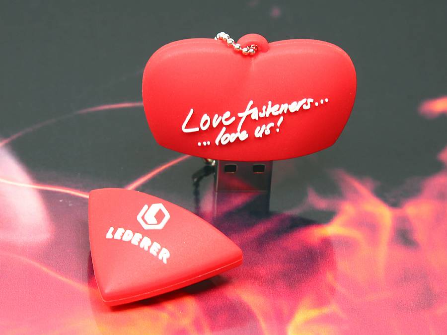 USB-Stick Herz geöffnet