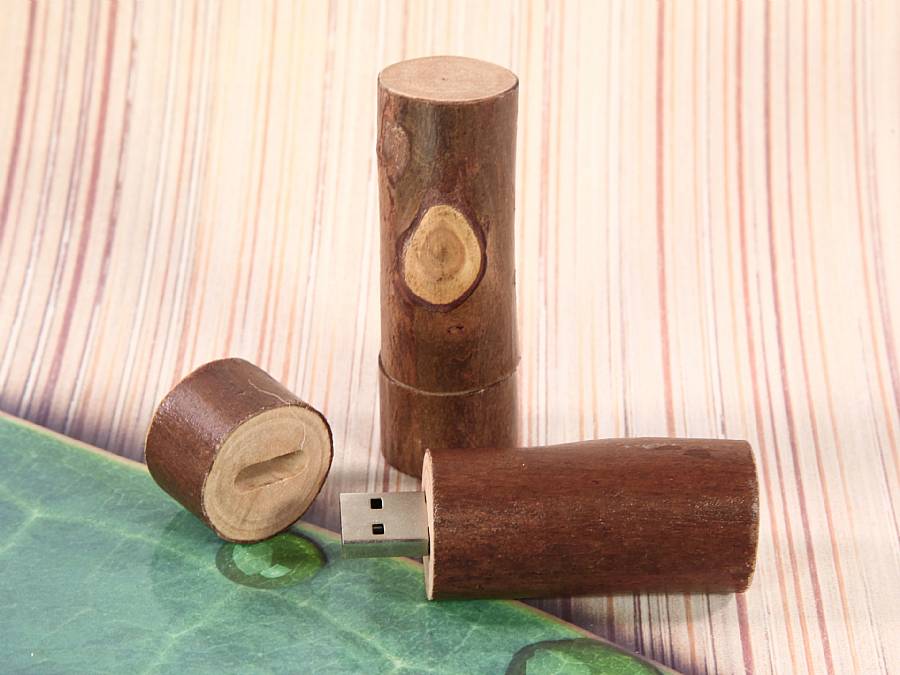 USB-Stick Holzstamm als Werbeartikel