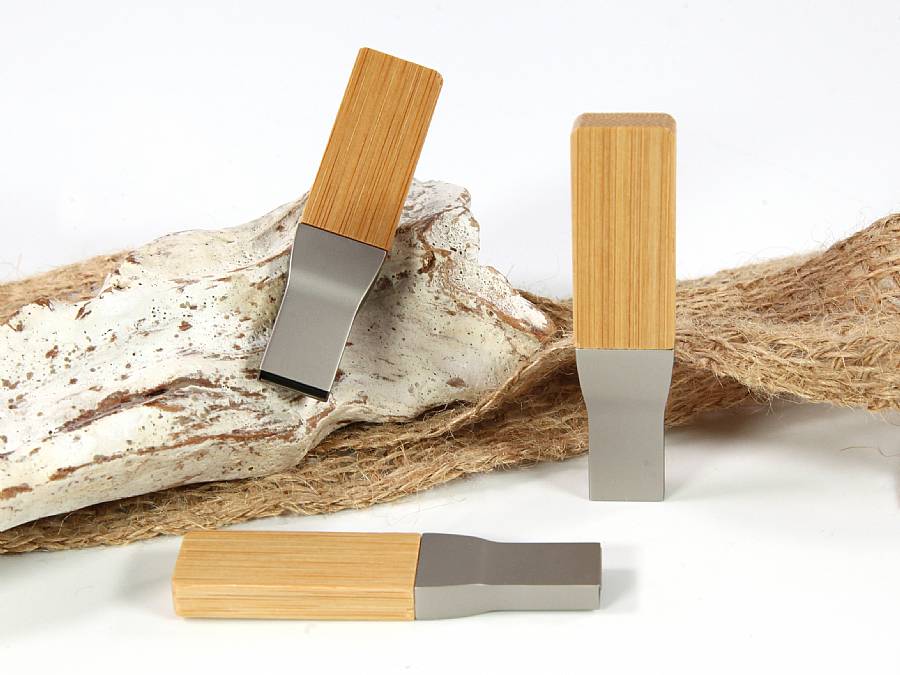 USB WoodMetal Lifestyle Hintergrundbild