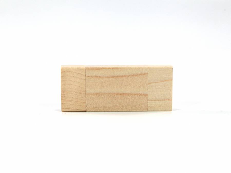 USB-Stick aus hellem Holz mit glatter Oberfläche und Platz für individuelle Logos oder Gravuren. Ideal für Werbezwecke.