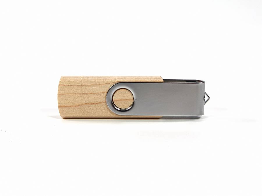 USB-Stick aus Holz und Metall mit drehbarem Gehäuse und Platz für individuelles Branding. Ideales Werbegeschenk.