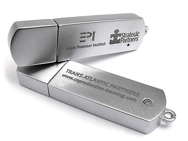 Vollmetall USB-Stick mit Deckel und zweifarbigem Aufdruck