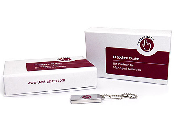 Dextra Data USB-Stick mit Logo und Verpackung