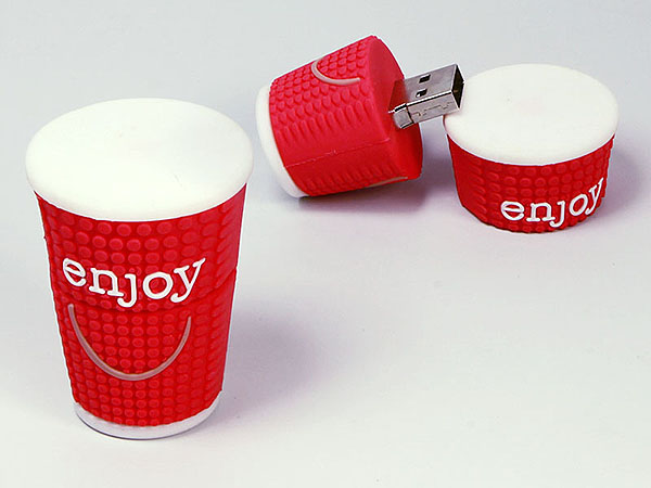 Becher Kaffebecher To Go mit Logo und Deckel als individueller USB-Stick
