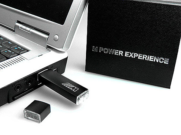 BMW Power Experience USB-Stick mit Geschenkverpackung und Logo als heißfolienprägung