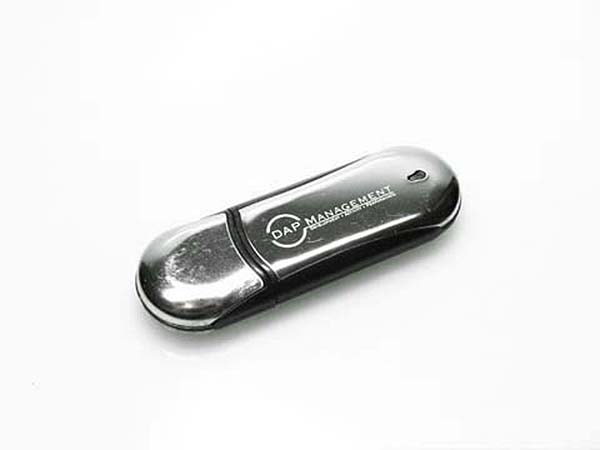 DAP Management USB-Stick aus Chrom mit graviertem Logo