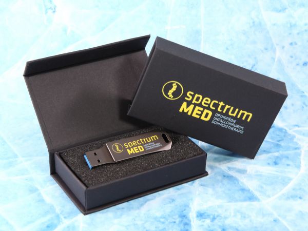 USB-Stick in edler Verpackung mit individuellem Logo 