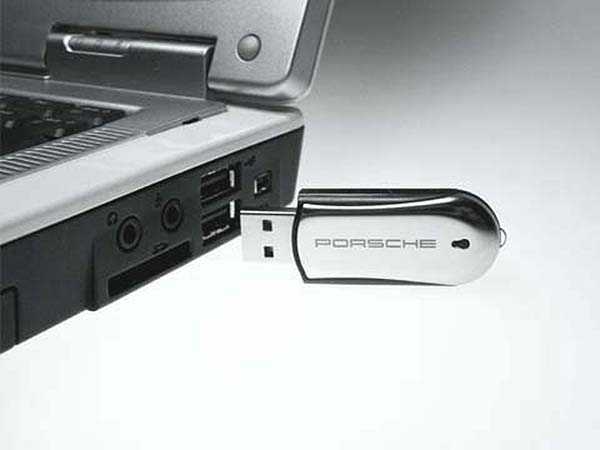 Porsche USB-Stick mit Chrom mit Logo als Gravur