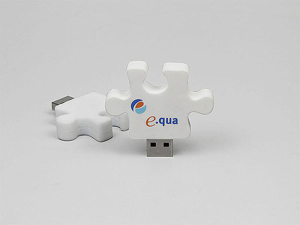 USB-Puzzelteil in weiß mit Branding