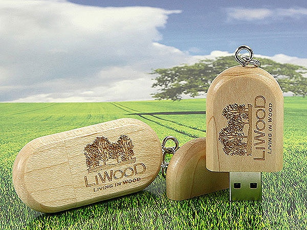 USB-Stick Handschmeichler aus Holz mit Gravur