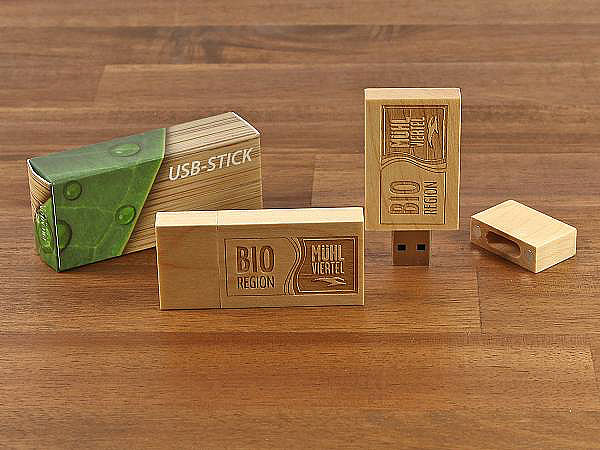 Eckiger Holz USB Stick schlicht  mit Logo in hellbraun buche hell mit Standardverpackung Faltschachtel holzoptik