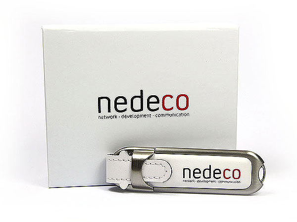 Weißer Nedeco Leder USB-Stick mit weißer Geschenkverpackung