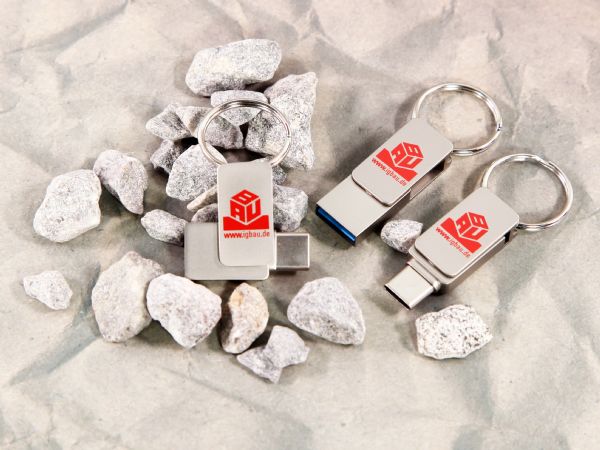 Hochwertiger USB-Stick mit individuellem Logo-Bereich und praktischer Schlüsselanhänger-Funktion.