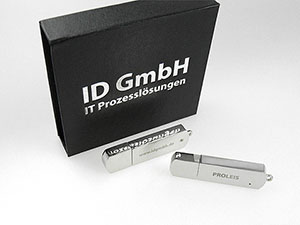 USB-Stick aus Vollmetall hochglänzend mit Gravur und Geschenkbox mit Silberprägung