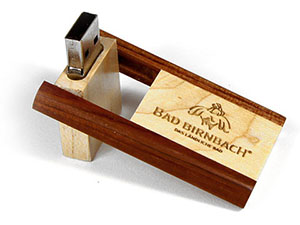Holz USB-Stick mit Tiefenprägung und Schlüsselring