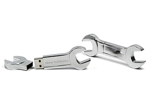Global TechMasters Schraubenschlüssel aus Metall USB-Stick