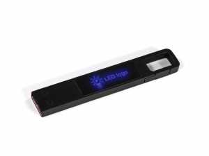 USB-Stick in elegantem Schwarz mit LED-Leuchtfläche für individuelles Logo und praktischem Karabiner.
