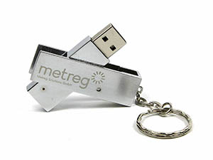 USB-Stick aus Metall am Schlüsselring mit Gravur
