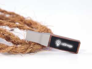 USB-Stick mit edlem Holzdesign und LED-Bereich für individuelle Logo-Displays. Ideal als Werbeartikel.