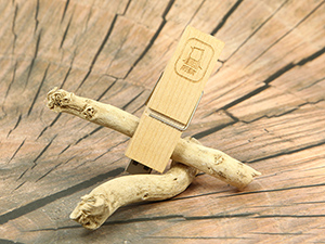 USB Wäscheklammer aus Holz mit Gravur