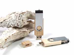 USB-Stick mit Holzgehäuse, Typ A und Typ C, individuell bedruckbar und mit magnetischem Deckel.