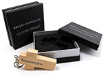 Holz Kreuz USB-Stick mit Logo in Geschenkverpackung Stülpdeckelbox