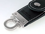 USB Stick aus Leder mit Gravur auf Schlüsselring und Schaft