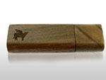dunkler_Holz-USB-Stick mit graviertem Logo